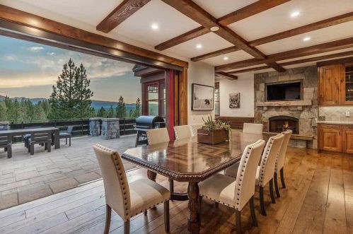 8207 Fallen Leaf Way, Truckee CA  96161-4273 exterior