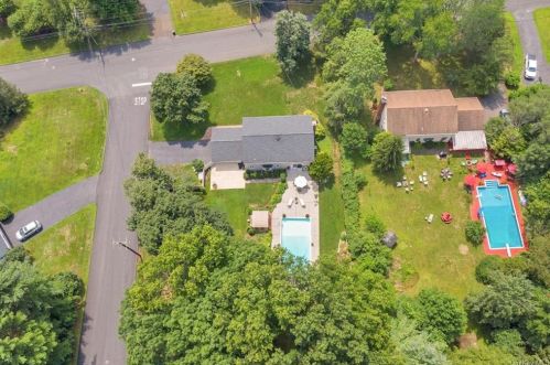 18 Mayer Dr, Airmont NY  10901-3825 exterior