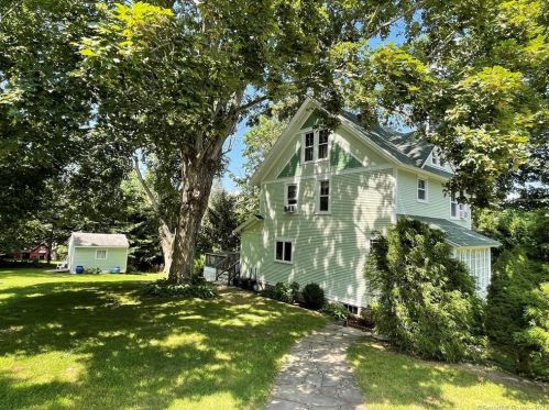 6 Sunset Ave, Chester, CT 06412-1323