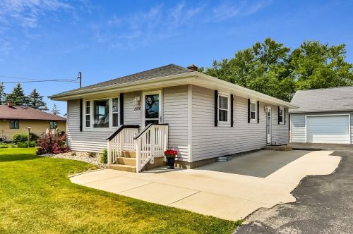 25206 Kickapoo Dr, Kansasville, WI 53139-9540