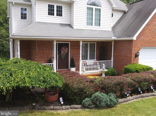 25 Brook Cir, Etters, PA 17319-8824