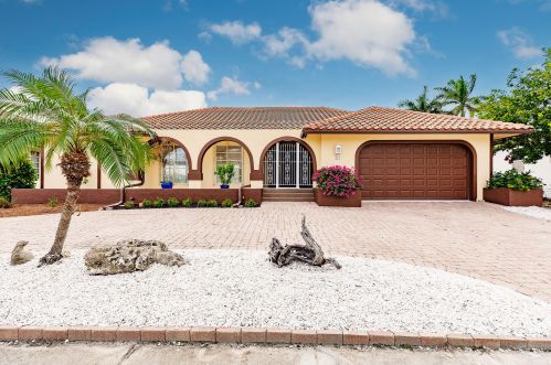 212 Seahorse Ct, Marco Island, FL 34145-4115