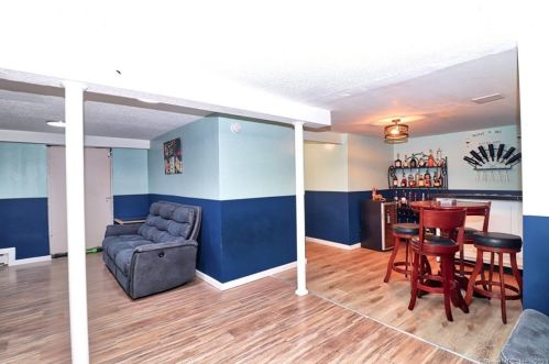 19 Tania Dr, Manchester CT  06040-6824 exterior