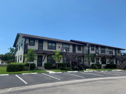 5377 Treetops Dr, Naples, FL 34113-8518