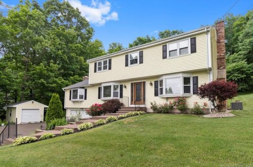 69 Berncliff Dr, Northford, CT 06472-1110