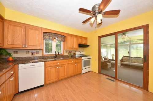 1933 Pilgrim Cir, Waukesha, WI 53188-4231