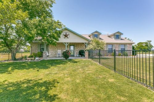 132 Windmill Dr, Tioga, TX 76271-2942