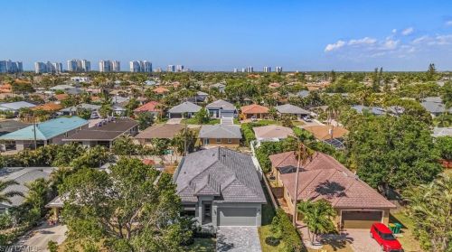 555 103rd Ave, Naples FL  34108-3218 exterior