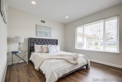 6738 Dennison St, San Diego CA 92122-2431 exterior