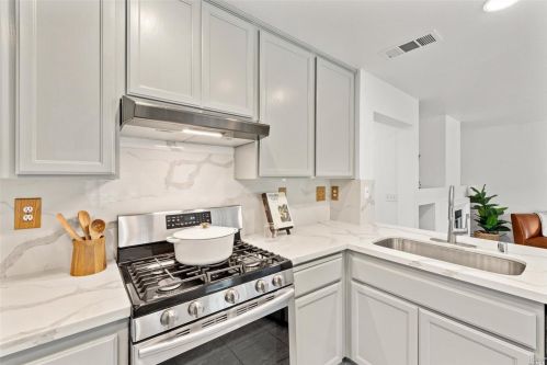 208 Bald Eagle Dr, Vacaville CA  95688-1054 exterior