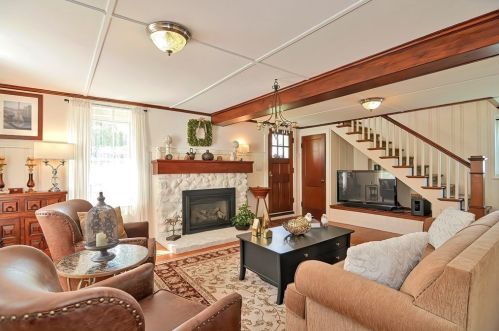 26 Blackstone St, Mendon, MA 01756-1305