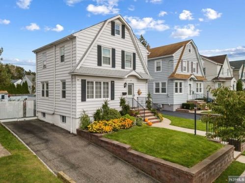 435 Sussex Rd, Wood-Ridge, NJ 07075-1242
