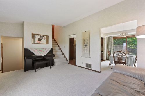 604 Iona Ln, Saint Paul, MN 55113-2379