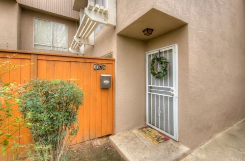 6678 3rd St, Fresno, CA 93710-4028