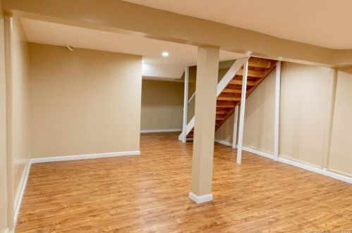 827 Oronoke Rd, Waterbury CT  06708-3923 exterior