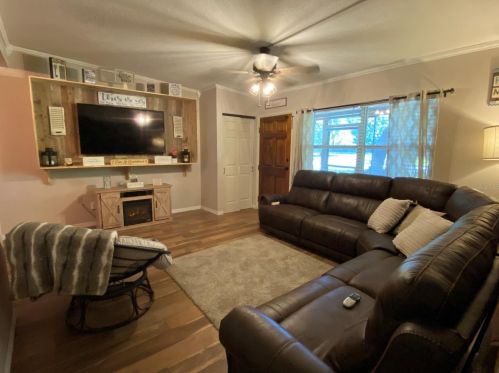 476 Duren Ave, Osteen, FL 32764-9645