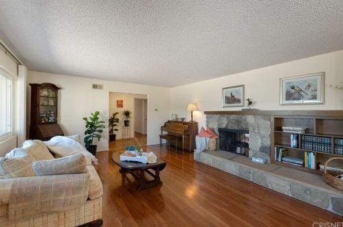 675 Dana Dr, Santa Paula CA  93060-1614 exterior