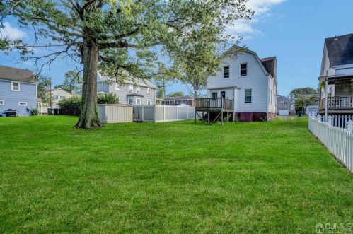 30 Freeman St, Woodbridge NJ  07095-3423 exterior