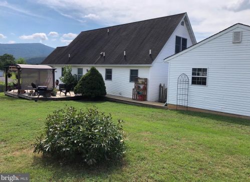 102 Massanutten St, Edinburg VA  22824-9313 exterior