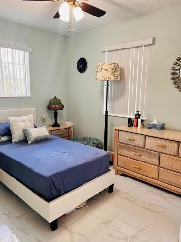 2637 9th Ct, Hialeah FL  33010-1223 exterior