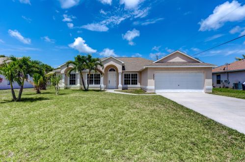 2042 Camilo St, Fort Pierce, FL 34952-6719