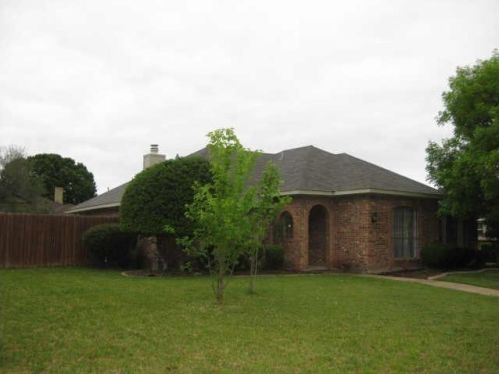 2201 Covered Wagon Dr, Plano TX  75074-2757 exterior