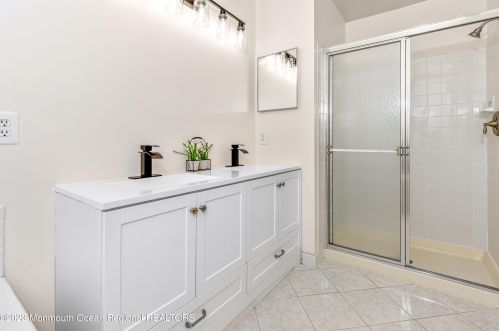 32 Picket Pl, East Freehold NJ  07728-9532 exterior