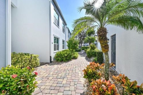5954 Sand Wedge Ln, Naples, FL 34110-3300