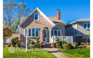 966 Tyrus Ct, North Merrick, NY 11566-1028