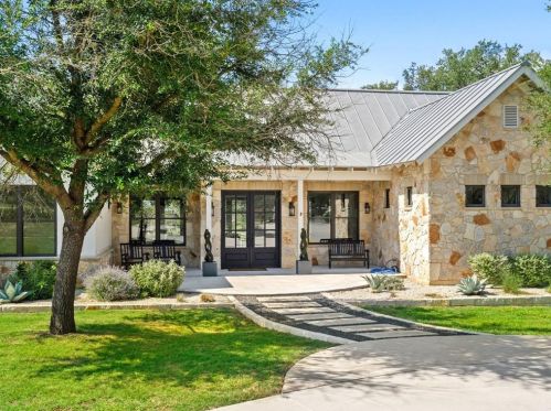 580 Spanish Oak Trl, Mount Sharp TX  78620-4693 exterior