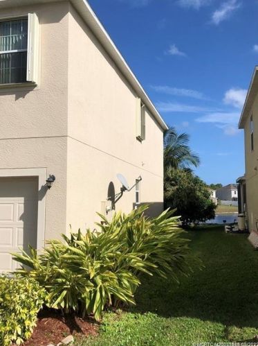 6121 Butterfly Orchid Pl, Fort Pierce FL  34986-3215 exterior