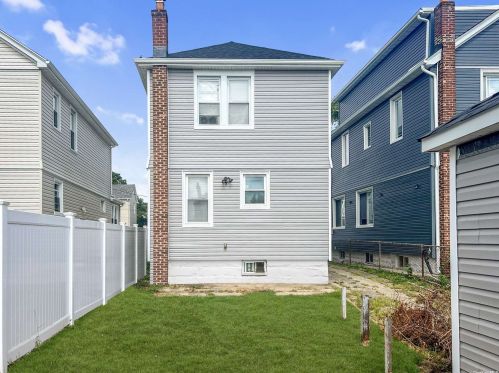 12256 Milburn St, Jamaica, NY 11413-1033