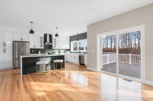 885 Sachem Rd, North Kingstown RI  02852-2147 exterior