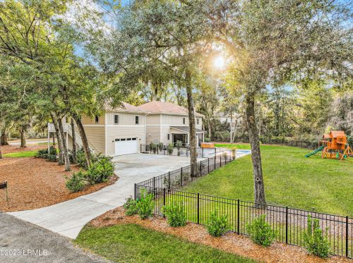 9 Tuxedo Dr, Beaufort, SC 29907-2260