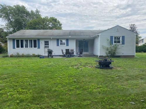 17 Harriet Ct, Seekonk, MA 02771-4805