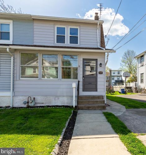 17 Ridgeway Ave, Manor PA  19036-1923 exterior