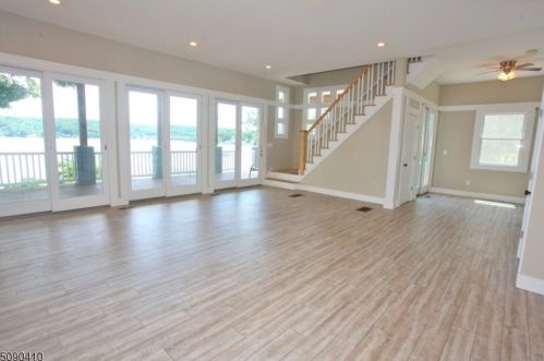 307 Lakeside Blvd, Hopatcong, NJ 07843-1645