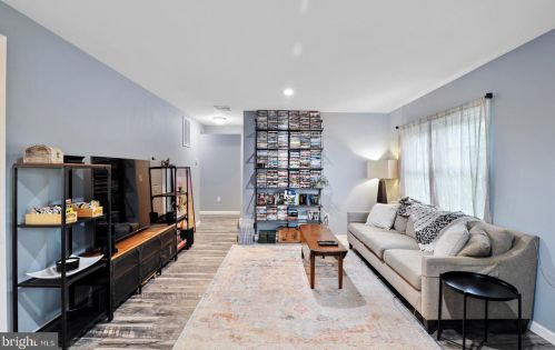 6 Harrow Pl, Wilmington, DE 19805-1241