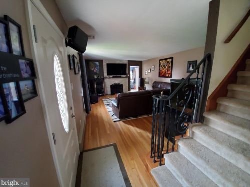313 3rd St, Florence, NJ 08518-1920