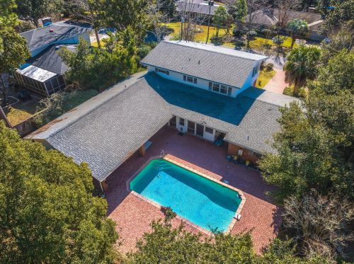 37 Walnut Ave, Shalimar FL  32579-1121 exterior