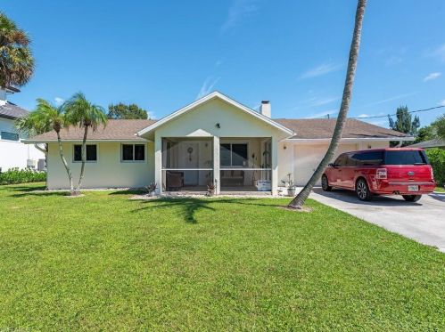 5241 Cypress Ln, Naples, FL 34113-7709
