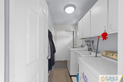 15 Sandburg Dr, Morganville NJ  07751-1428 exterior