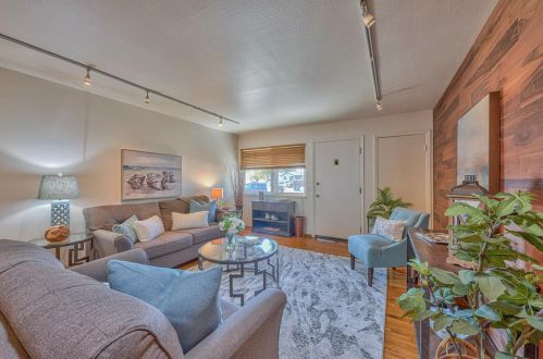 432 Andrew Cir, Marina, CA 93933-3316