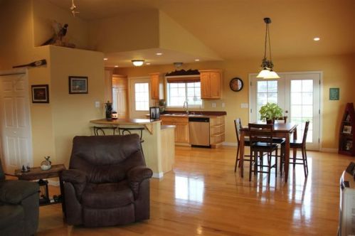 104 Vardon Ct, Montague, CA 96064-9202