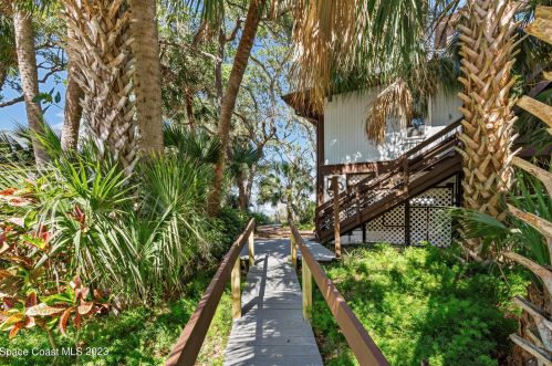 850 Banana River Dr, Merritt Island, FL 32952-5793