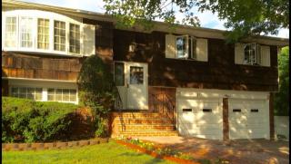 271 Manetto Hill Rd, Hicksville, NY 11803-1306