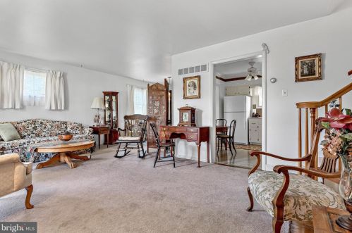 33 Scarsdale Dr, Camp Hill PA  17011-7933 exterior