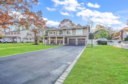 8 New St, Great River, NY 11739-3018
