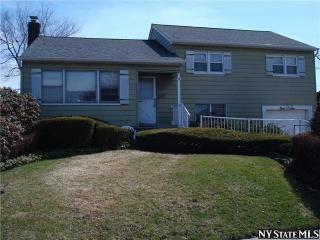 19 Gardenia Ln, Hicksville NY  11801-2050 exterior