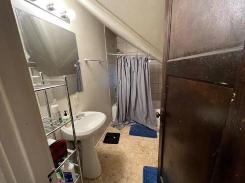 2144 49, Milwaukee WI 53208-1106 exterior